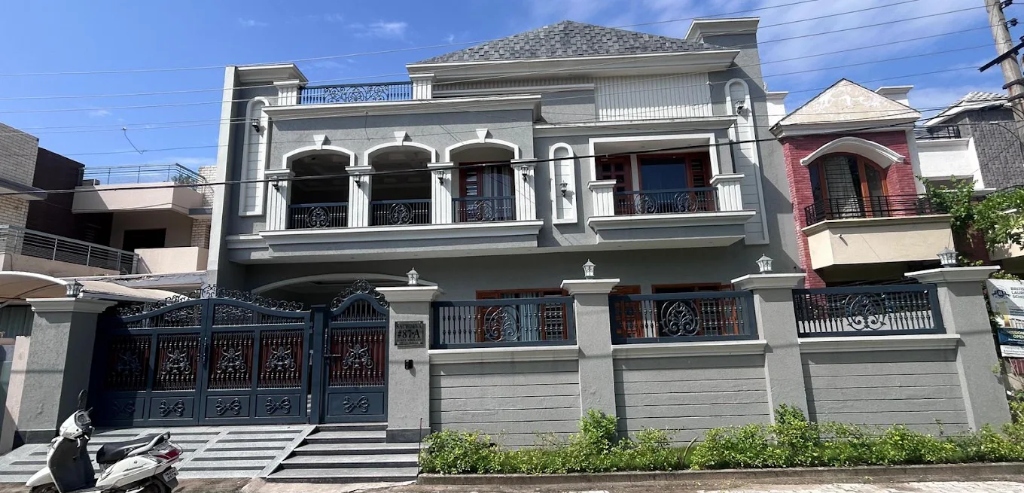 Premium PG building